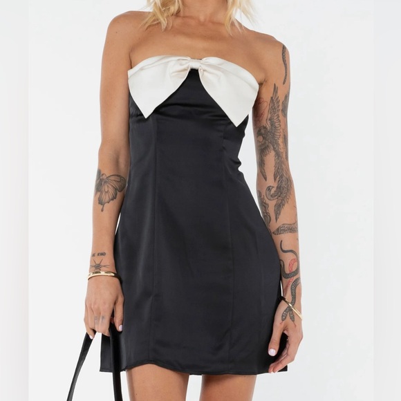Princess Polly Dresses & Skirts - Princess Polly Kesy Bow strapless Minidress
